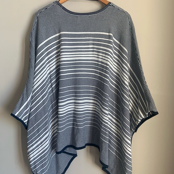 Tommy Hilfiger Knit Poncho Sweater size M-L - Picture 2 of 5